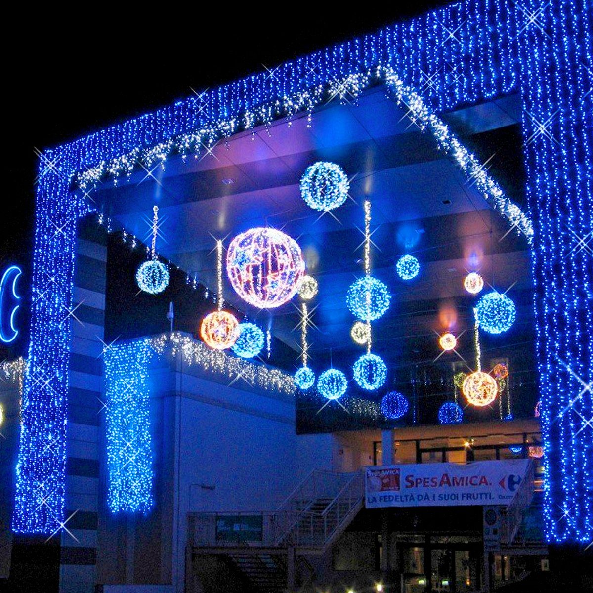 Arcate e facciate luminose